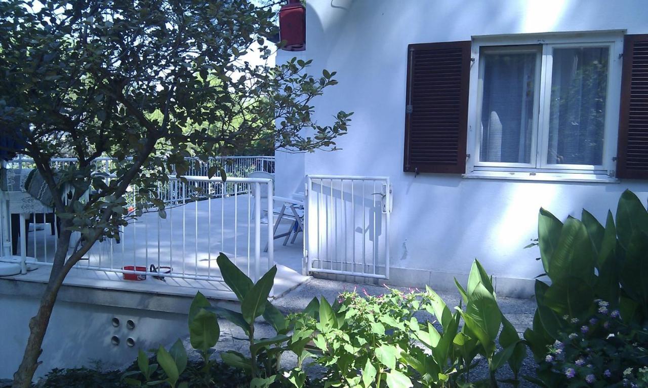 Ferienwohnung Apartman On The Beach - Nemira, Omiš Exterior foto